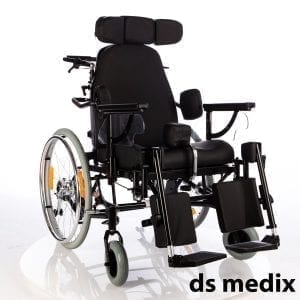 כסא גלגלים עם אפשרויות כיוונון