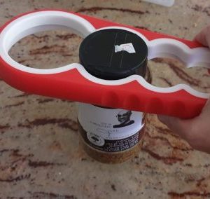 פותחן בקבוקים וצנצנות בגדלים שונים