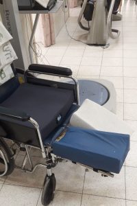 כרית אמבטיה לכסא גלגלים עבור קטוע רגל